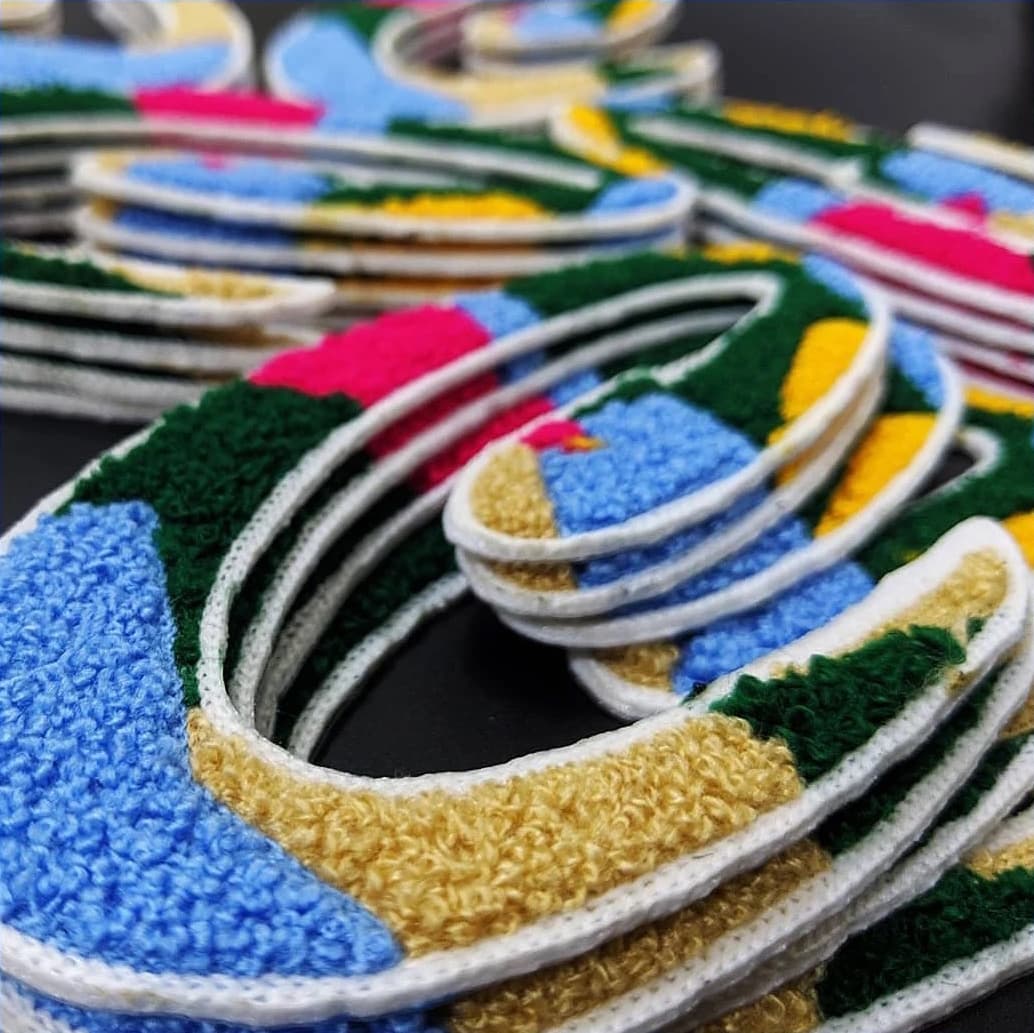 Chenille patches: bright colour sew-on patch