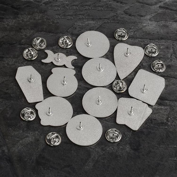 Hard enamel pin badges: badge back and fastening